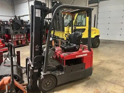 Used RAYMOND 4460C30 3-Wheel Sit down Electric Counterbalance Forklifts Illinois US | Somerset Equipment Sales #1546133