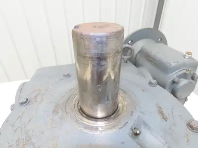 Double Reduction Gearbox 210:1 Ratio Reducer 8 RPM 182TC Vertical Output Shaft