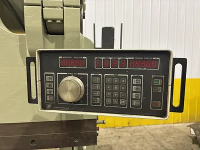 250 TON X 12' ACCURPRESS MODEL #725012 HYDRAULIC PRESS BRAKE: YOBRO #24251