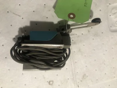 Dayton 12T961 Limit Switch, Roller Lever, Rotary, SPDT, 10A @ 300V AC