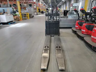 USED RAYMOND 8410