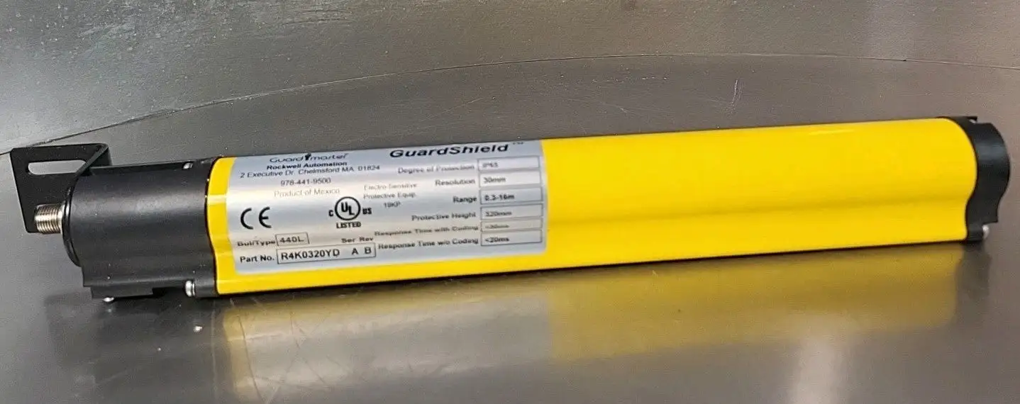 Allen Bradley RAK0320YD Ser A Rev B GuardShield Safety Light Curtain Loc4E34