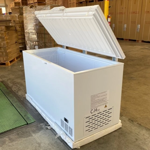 171-0387 58" Solid Top Self Contained Ultra Low Temperature Chest Freezer