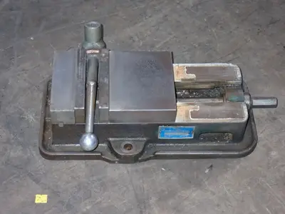 Kurt 6" Vise