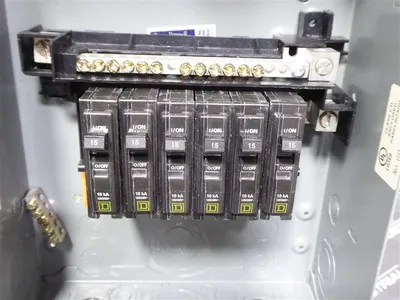 Square D Q06-12L100DS Load Center 100 Amps 120/240VAC 1 phase with breakers Used