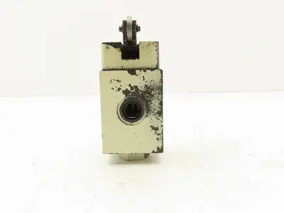 Yuatsuseiko Oilic YV3581 Directional Control Cam Lever Valve 2-Pos Spring Return