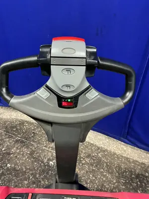 USED RAYMON 8210