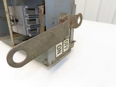 Westinghouse 2528D 30 G01 Busway Disconnect Switch Bus Plug 50A 600VAC 3PH 3W