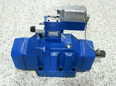NEW BOSCH REXROTH 4WRLE32W5-600SJ-3XG24EK0/A1WX02M-745 CONTROL VALVE 0811404503
