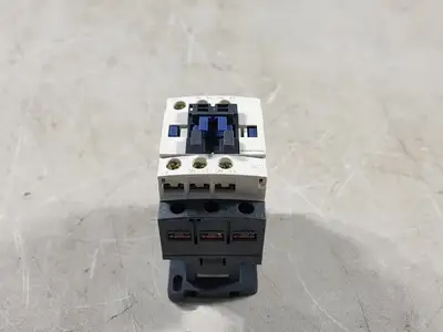 32 Amp, 3 Pole, 2 NO + 2 NC, 115 VAC Coil Contactor C05F7