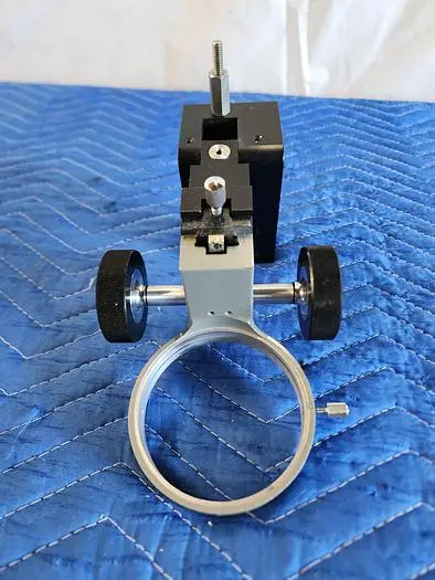 MICROSCOPE FOCUSING MOUNT