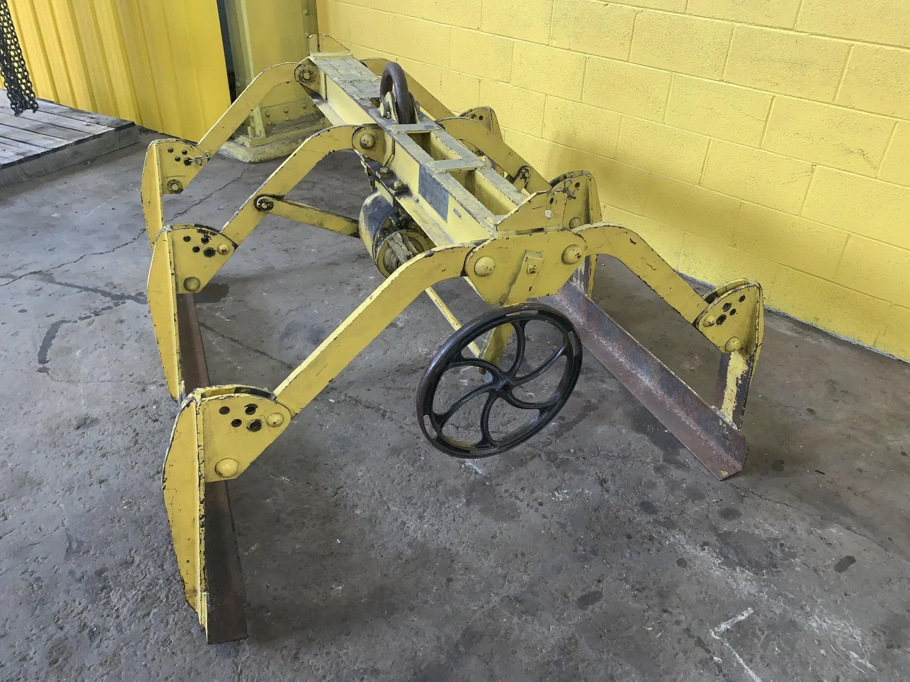 10,000 LBS C.F. ADJUSTABLE SHEET LIFTER. STOCK # 0631820