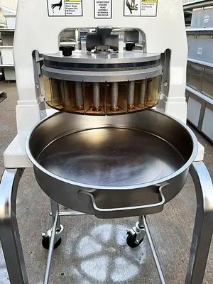 DUTCHESS BMIH-36 Manual Divider | Harvest Equipment and Fabrication Inc (6)