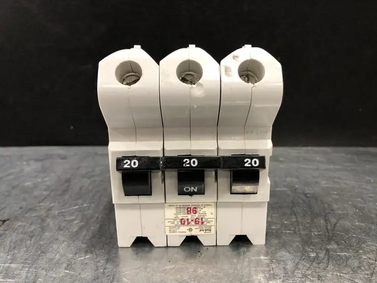Used FEDERAL PIONEER NB320 Switchgears British Columbia CA | Lenmark #244005