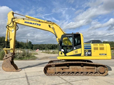 USED 2014 Komatsu PC210LC-10