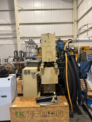 HUSKY H200 R880/55 HORIZONTAL INJECTION MOULDING MACHINES | INJECTION DEPOT (4)