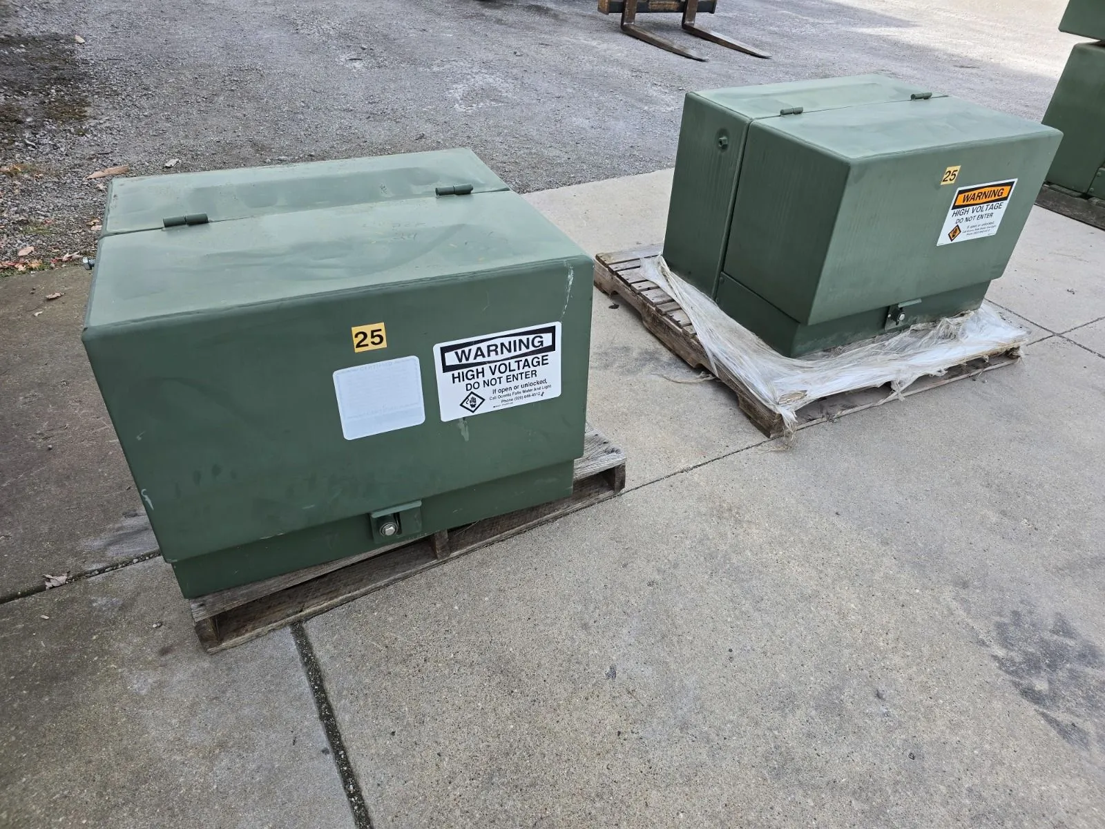 25 KVA Single Phase Cooper Padmount Transformer 4160 GY 2400 to 240 120 IMP 2.9
