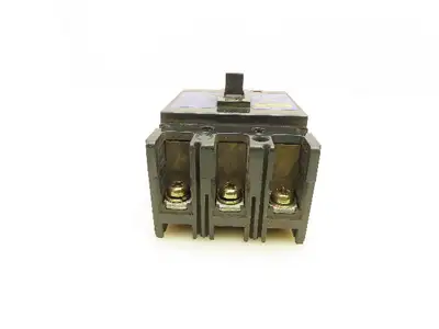 Mitsubishi NF100-SS No Fuse Circuit Breaker 30 Amp 3 Pole 660V Lot of 4