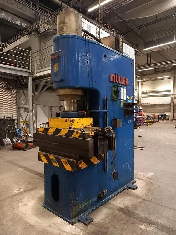 Used 1972 MÜLLER CE 200.1.1 Hydraulic Presses CZ | Amaron s.r.o. #1543401
