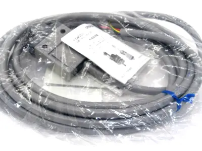 NEW OMRON D4C-1220 LIMIT SWITCH D4C1220
