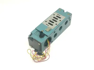 MM-P2A-231D-9 | MAC Valves  Mod 1605 Valve Manifold Base 1/2" NPTF - Used