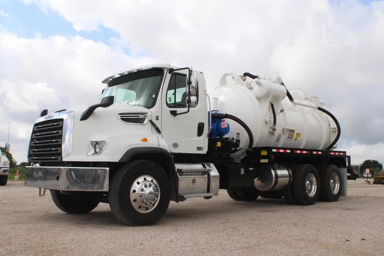 Used 2018 FREIGHTLINER 114SD Septic/Sewer/Vacuum Trucks Texas US | Roll Off Truck World #1491812