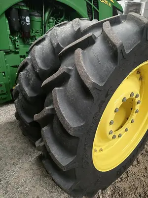 USED 2013 JOHN DEERE 8235R