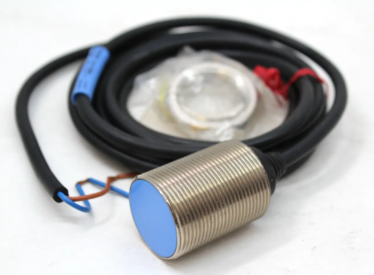 NEW KEYENCE EV-130M