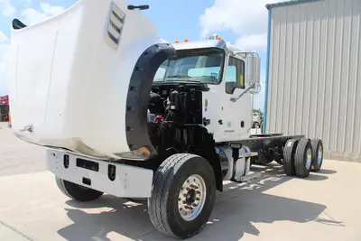 Used 2017 MACK GRANITE GU713 Cab Chassis trucks Texas US | Roll Off Truck World #1491918