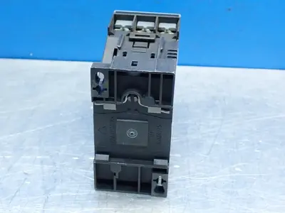 New | in-Stock SIEMENS 3RT20241BB40 PLC Contactors | HGR 24 #753982