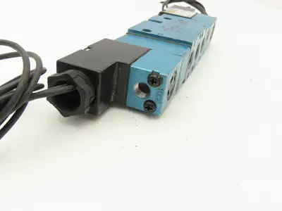 MAC 821C-PP-111CA-152 Pneumatic Double Solenoid 4/3 Spool Valve 120V 1/4" NPT