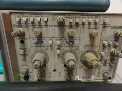 USED TEKTRONIX 2221