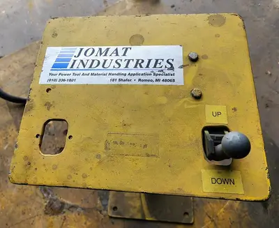 JOMAT Industries 4000 lb Pneumatic Lift w/48" x 50" Rotary Turntable