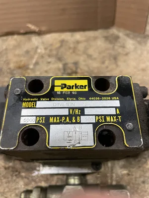 Parker D1VL1DN-72 Hydraulic Control Valve w/ FM2DDKN-50 500/5000PSI