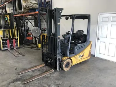 USED 2017 CAT 2ET3000