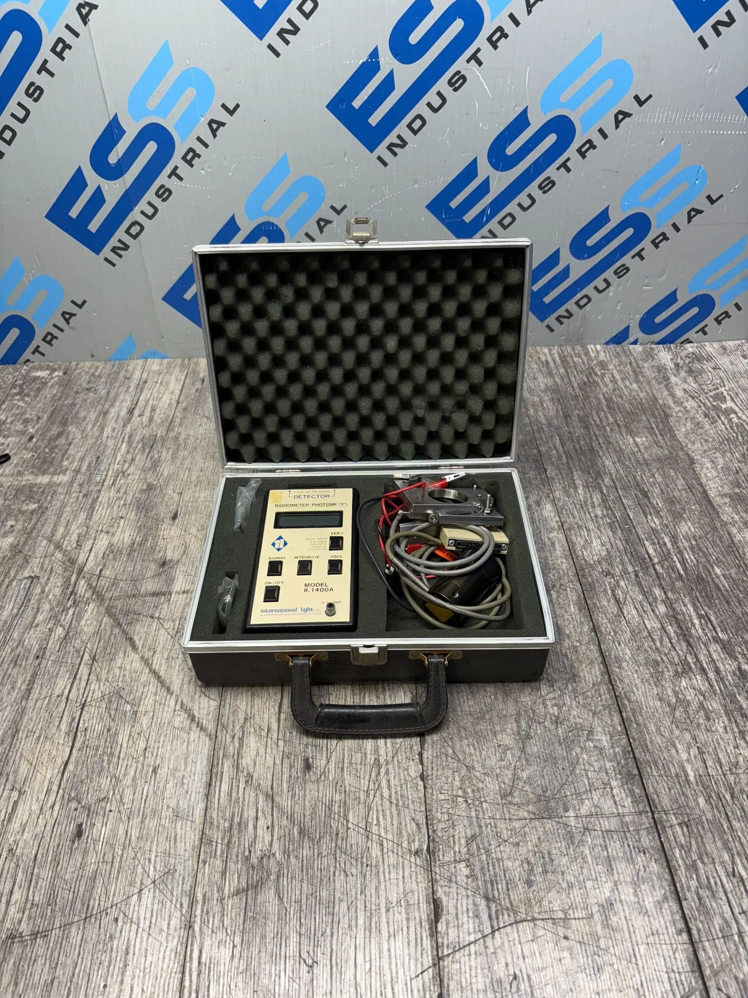 USED INTERNATIONAL LIGHT INC. IL 1400A