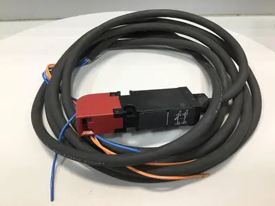 USED OMRON D4GS-N1R-5