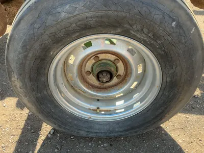 Used John Deere 13’6” Disc, Pull Behind with Pin Hitch, Hydraulic Lift/Lower, 9.5L-15 and 11L-14 Tir...