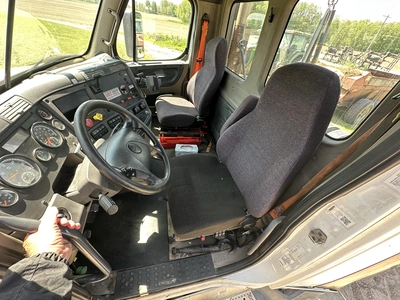 USED 2016 FREIGHTLINER CASCADIA 125