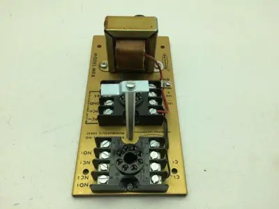 Banner 16347 Photoelectric Control Base Chassis Banner BR-2 Relay 120V 10A