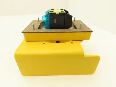 Allen Bradley 800P-F2CGAV Palm Operated Push Button Switch Flush Mount 1NO 1NC