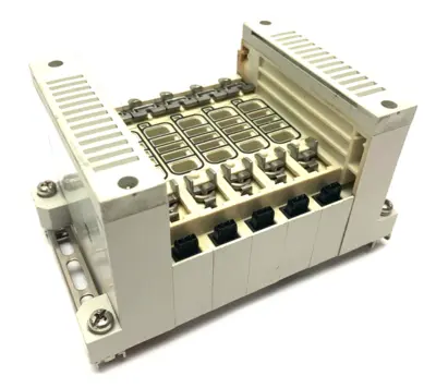 VV5Q11-05N3FS0-D0RS | SMC  Plug In Manifold Assembly 5-Port - Used