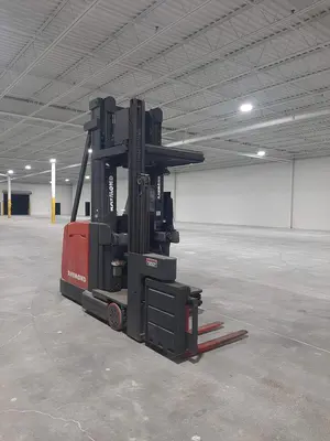 USED 2006 RAYMOND SA-CSR30T ELECTRIC MAN UP SWING REACH TURRET FORKLIFT