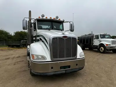 USED 2011 PETERBILT 384