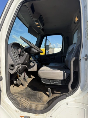 Used 2016 FREIGHTLINER BUSINESS CLASS M2 26' BOX TRUCK Box trucks Ohio US | Miedema Asset Management Group #1709386