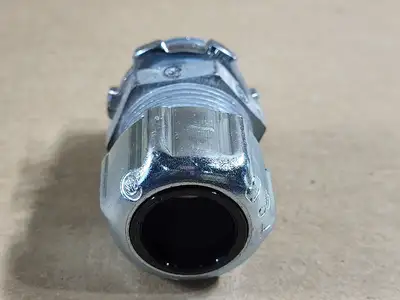 NEW THOMAS & BETTS 2523