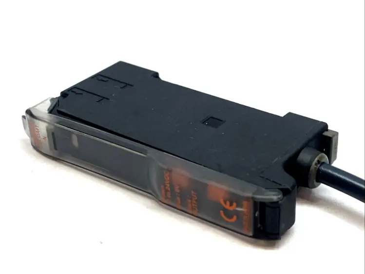 Used OMRON FIBER OPTIC DIGITAL AMPLIFIER OUTPUT 12-24VDC Photoelectric Sensors Michigan US | Maverick Industrial Sales #1092024