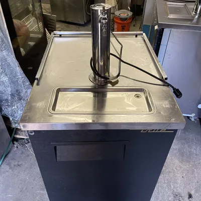 174-0073 True TDD-1-HC 24" Kegerator Self Contained Beer Dispenser