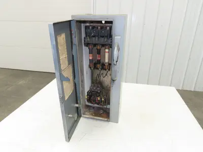 Allen Bradley Combination Motor Starter Size 0 Fusible 5Hp 600V 3PH