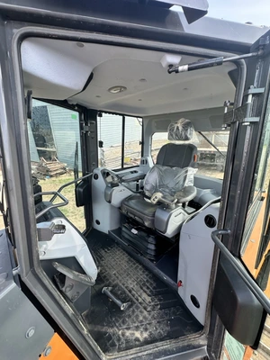 USED 2023 DEVELON DD100